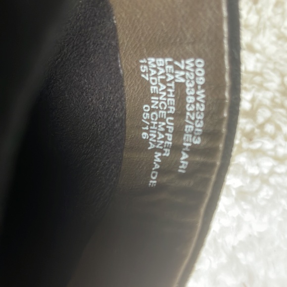 White Mountain Black Leather Boots size 7 ladies - Picture 6 of 6